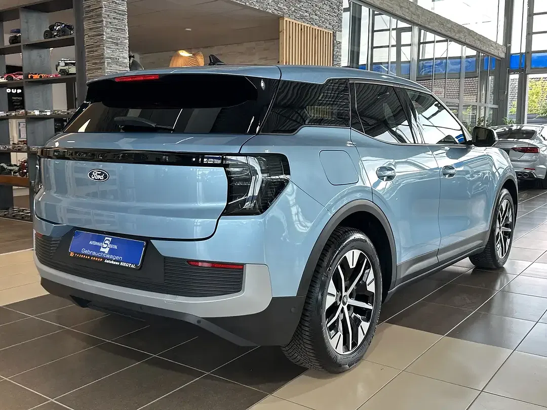Ford Explorer - Thumbnail 8