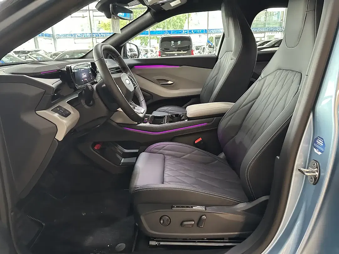 Ford Explorer - Thumbnail 9
