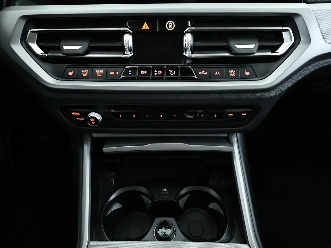BMW 320 - Thumbnail 12