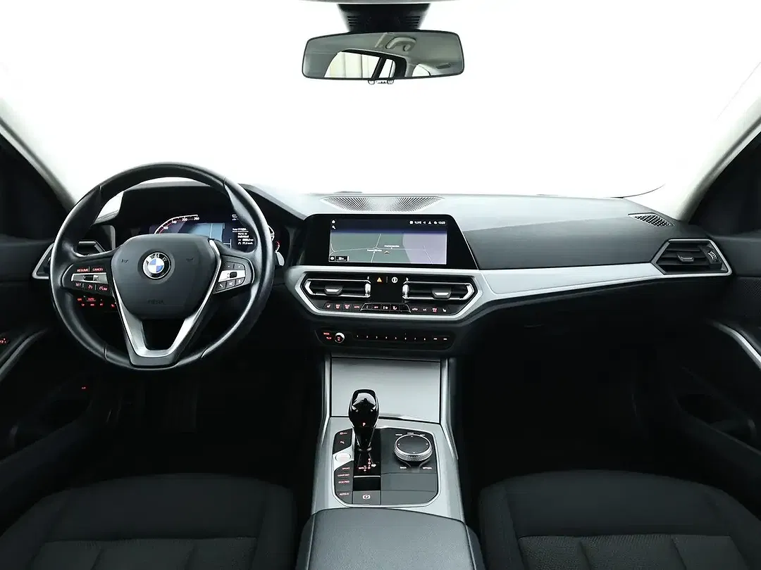 BMW 320 - Thumbnail 9