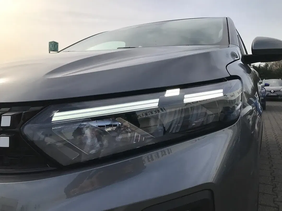 Dacia Sandero - Thumbnail 3