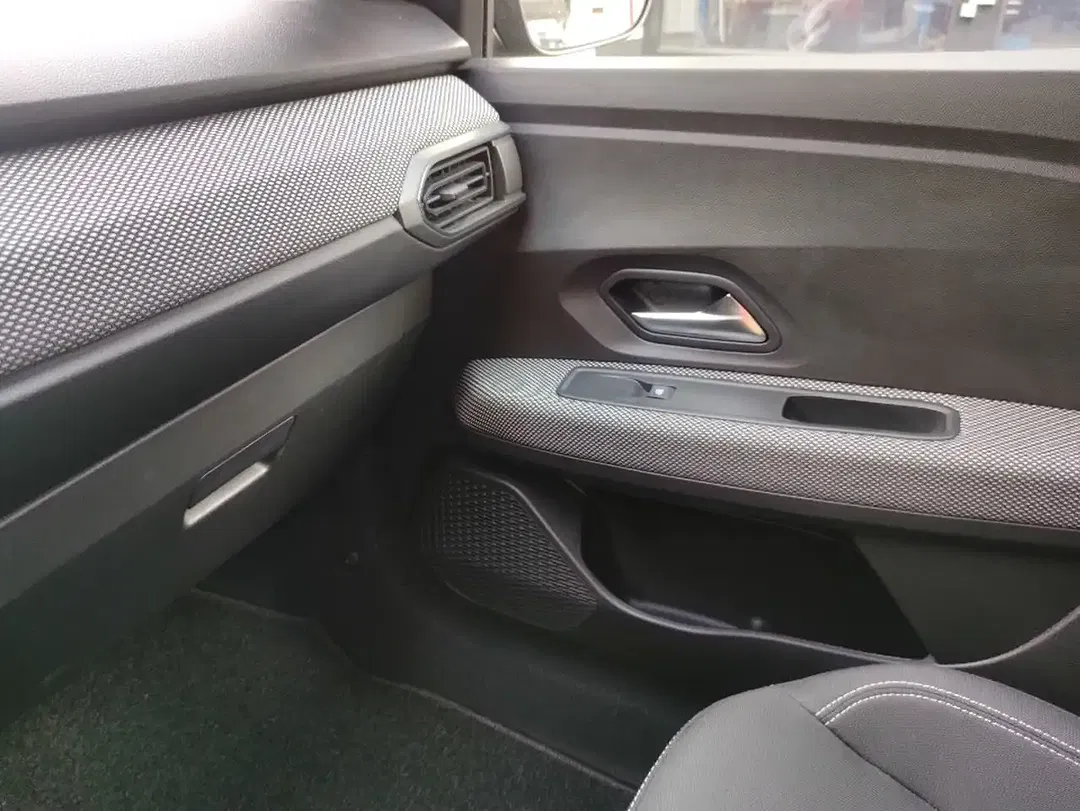 Dacia Sandero - Thumbnail 9