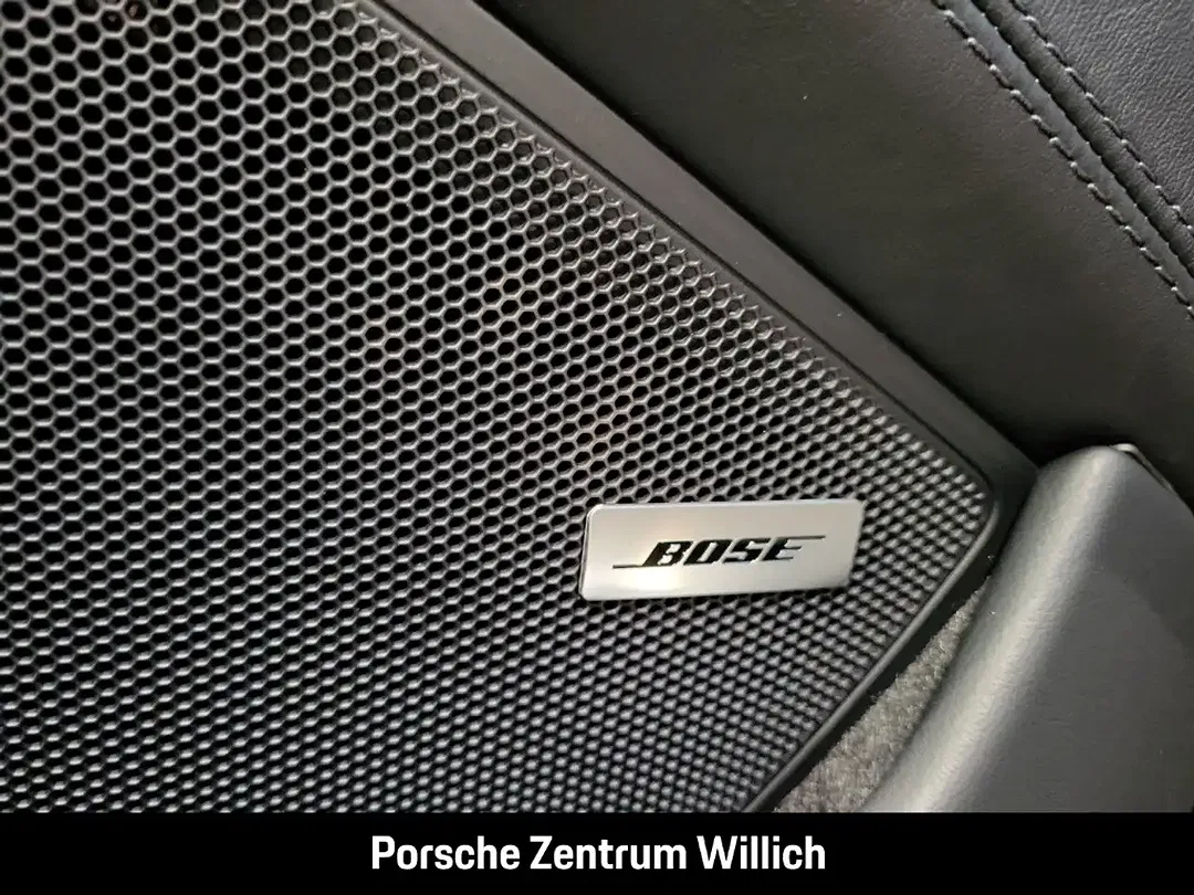 Porsche 992 - Thumbnail 11