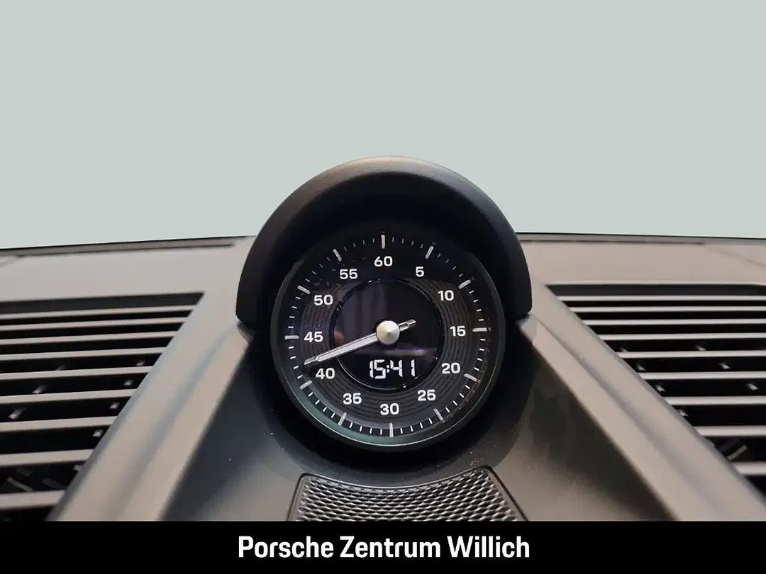Porsche 992 - Thumbnail 13