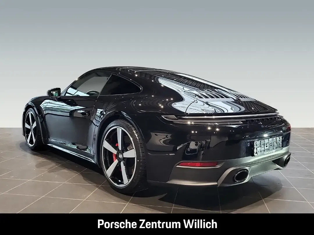 Porsche 992 - Thumbnail 3