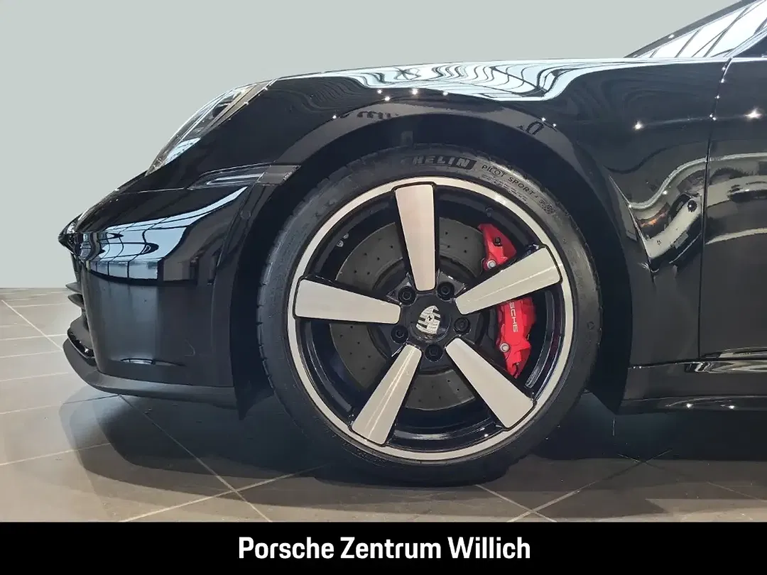Porsche 992 - Thumbnail 6