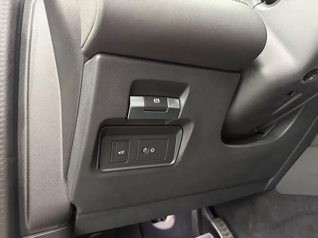 Land Rover Discovery Sport - Thumbnail 23