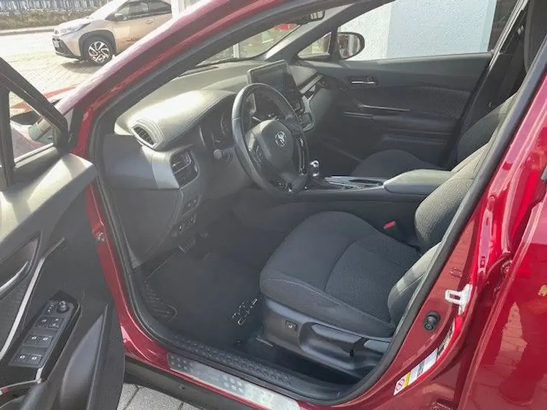 Toyota C-HR - Thumbnail 11