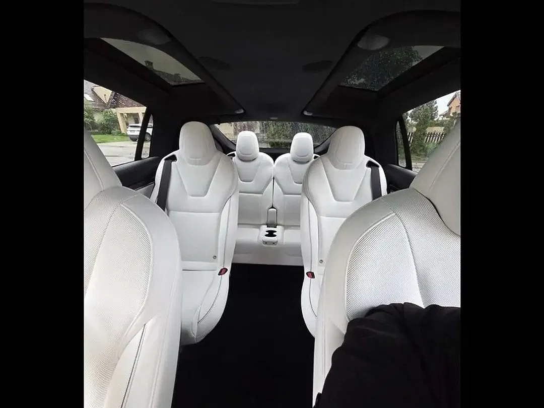 Tesla Model X - Thumbnail 13