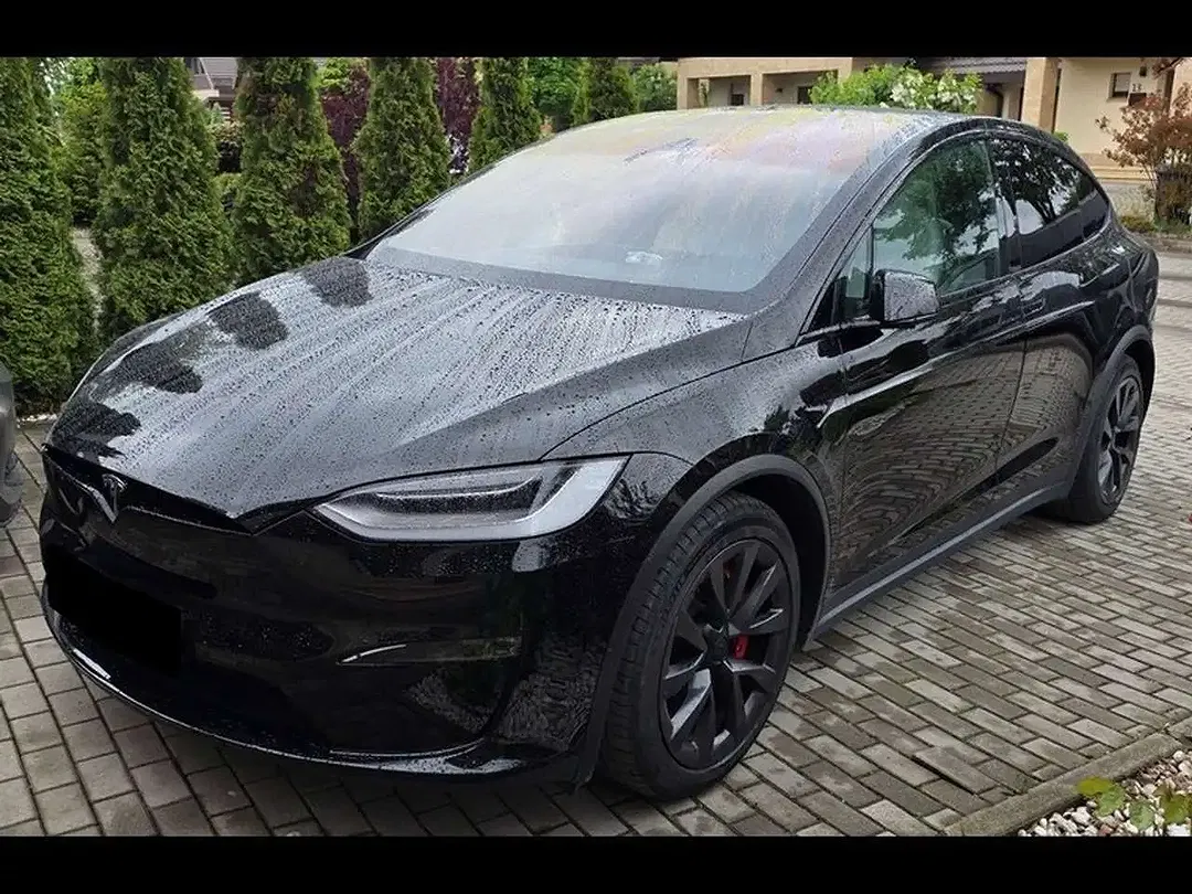 Tesla Model X - Thumbnail 2