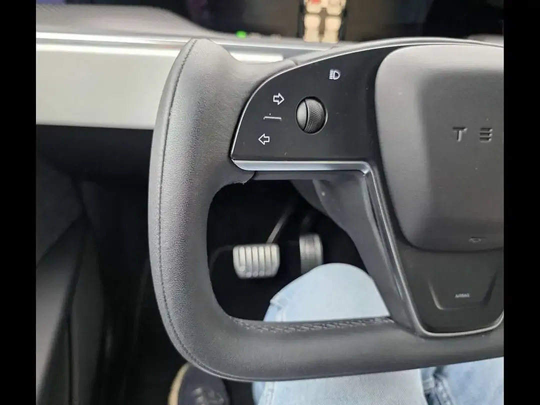 Tesla Model X - Thumbnail 22