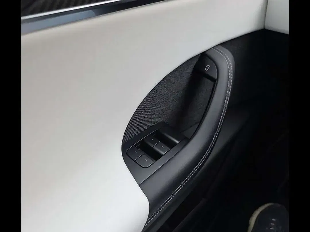 Tesla Model X - Thumbnail 23