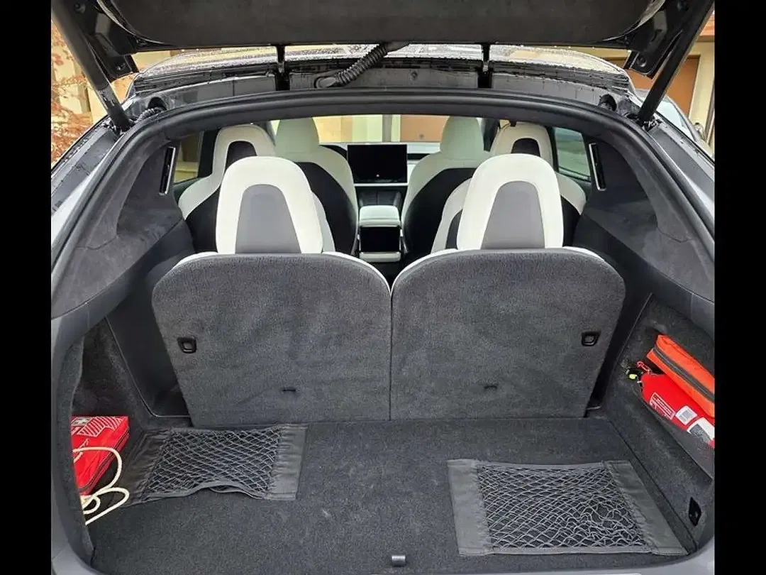 Tesla Model X - Thumbnail 24