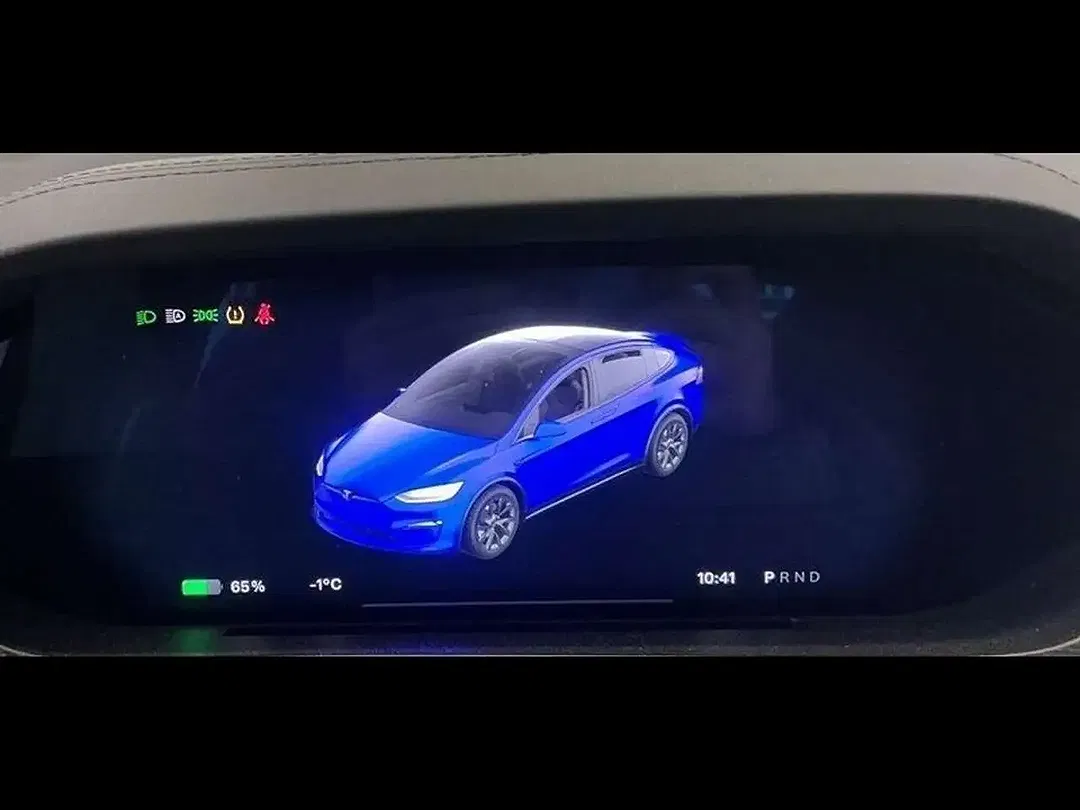 Tesla Model X - Thumbnail 25