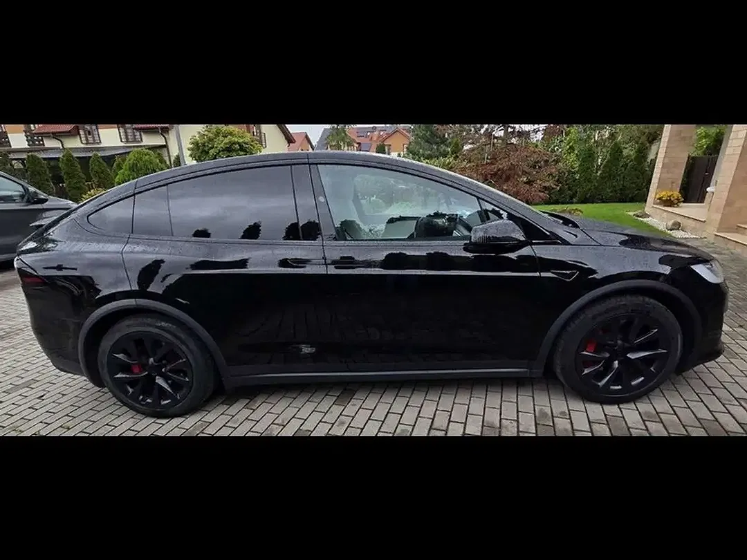 Tesla Model X - Thumbnail 4