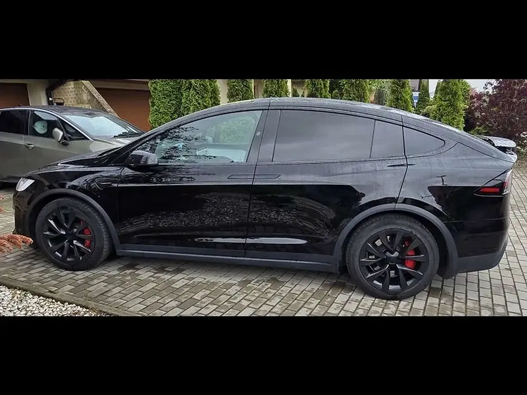 Tesla Model X - Thumbnail 5
