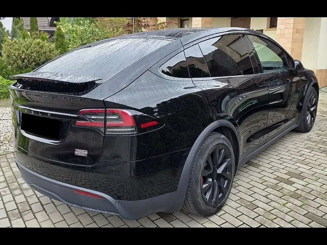 Tesla Model X - Thumbnail 6