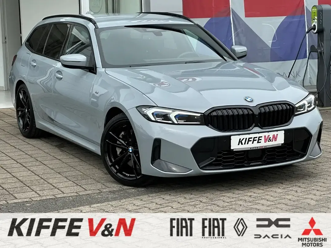 BMW 330 - Thumbnail 1