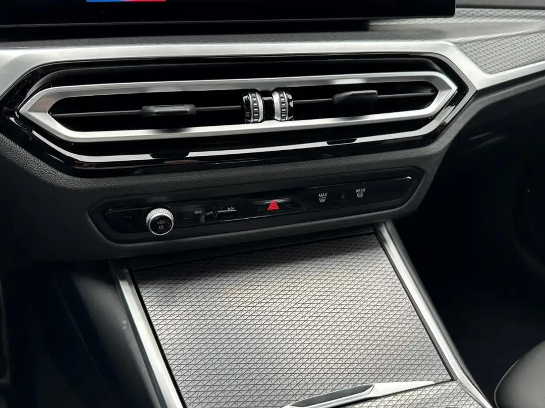 BMW 330 - Thumbnail 11