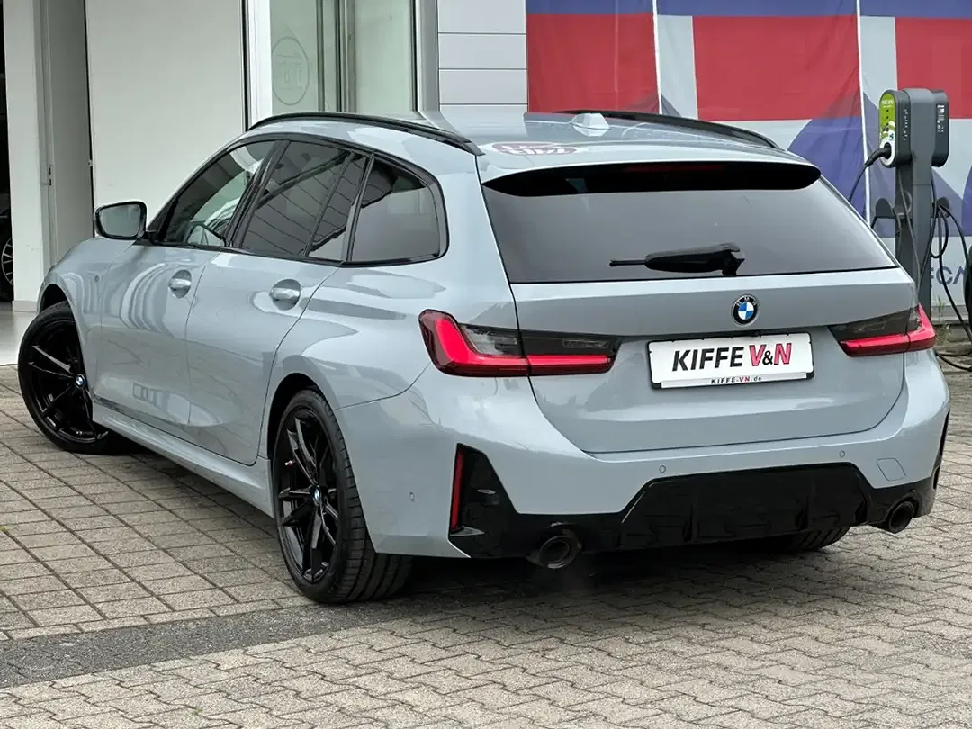 BMW 330 - Thumbnail 2
