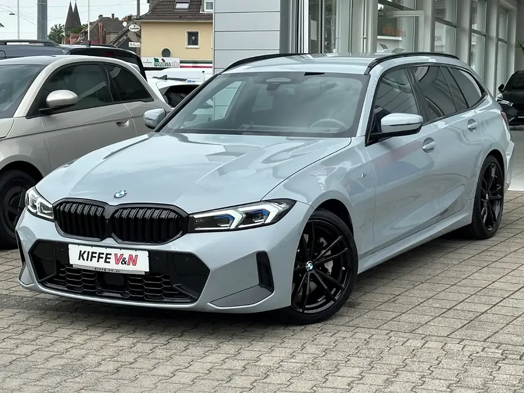 BMW 330 - Thumbnail 3