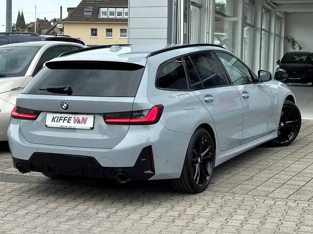 BMW 330 - Thumbnail 4