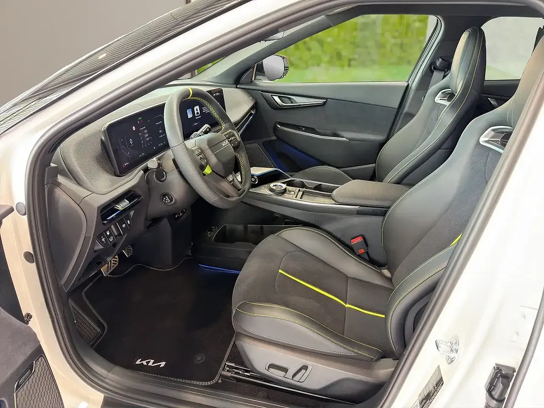 Kia EV6 - Thumbnail 10