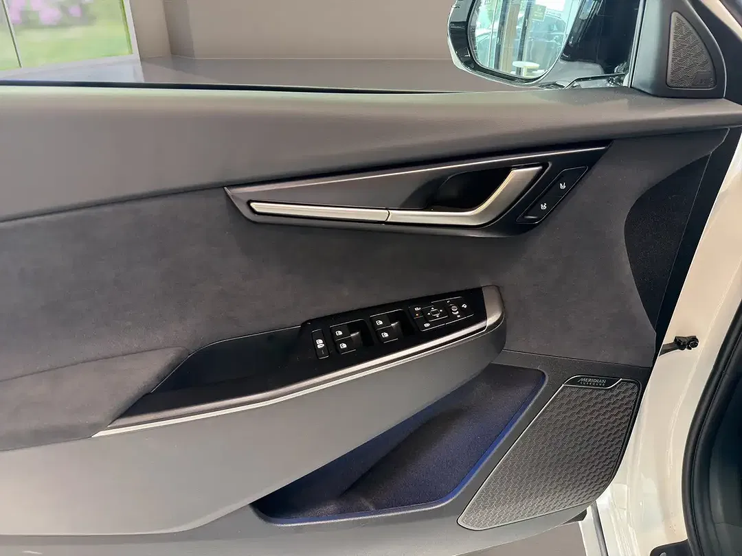 Kia EV6 - Thumbnail 15