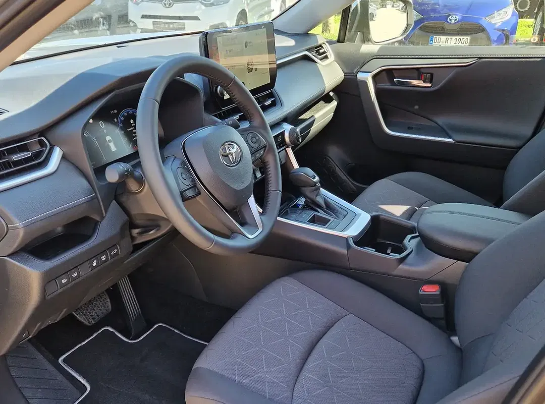 Toyota RAV 4 - Thumbnail 6