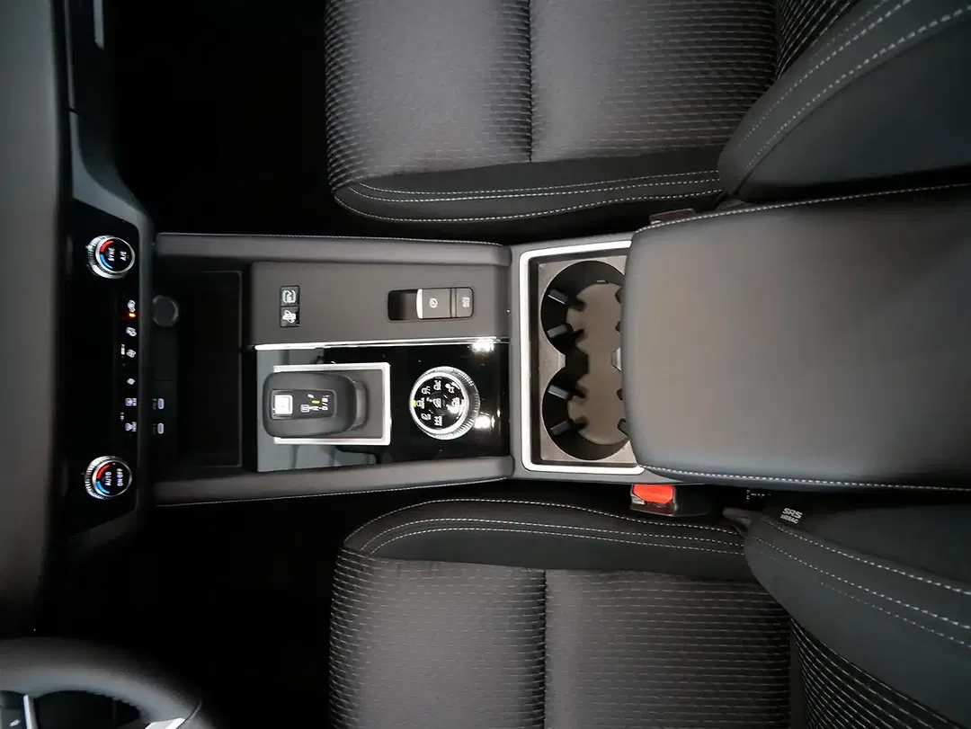Mitsubishi Outlander - Thumbnail 12