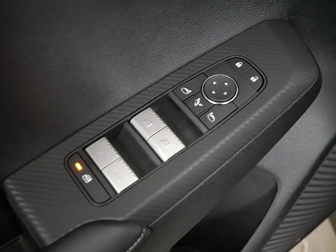 Mitsubishi Outlander - Thumbnail 13