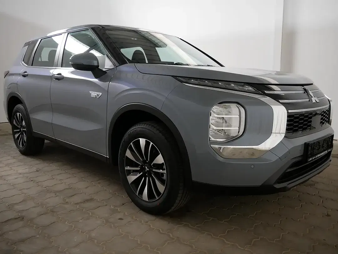 Mitsubishi Outlander - Thumbnail 2
