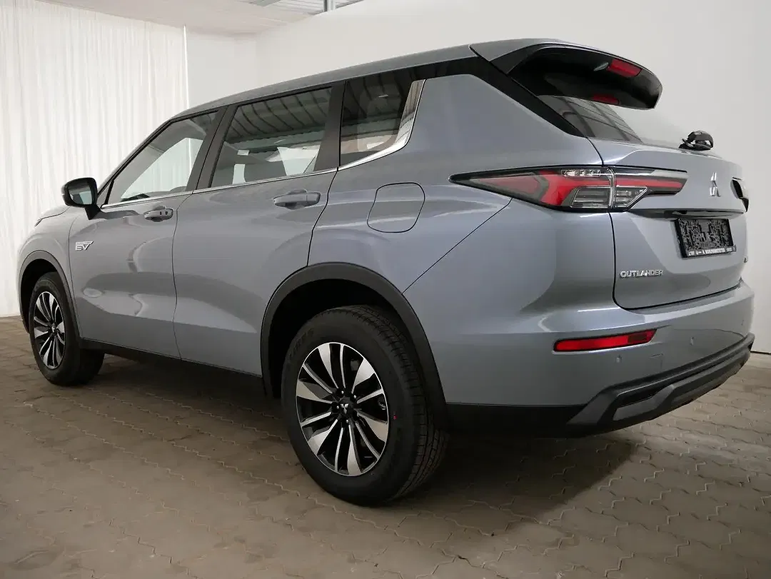 Mitsubishi Outlander - Thumbnail 4