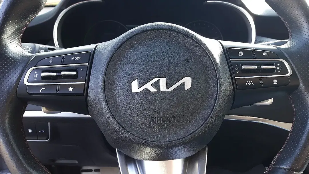 Kia Stinger - Thumbnail 10