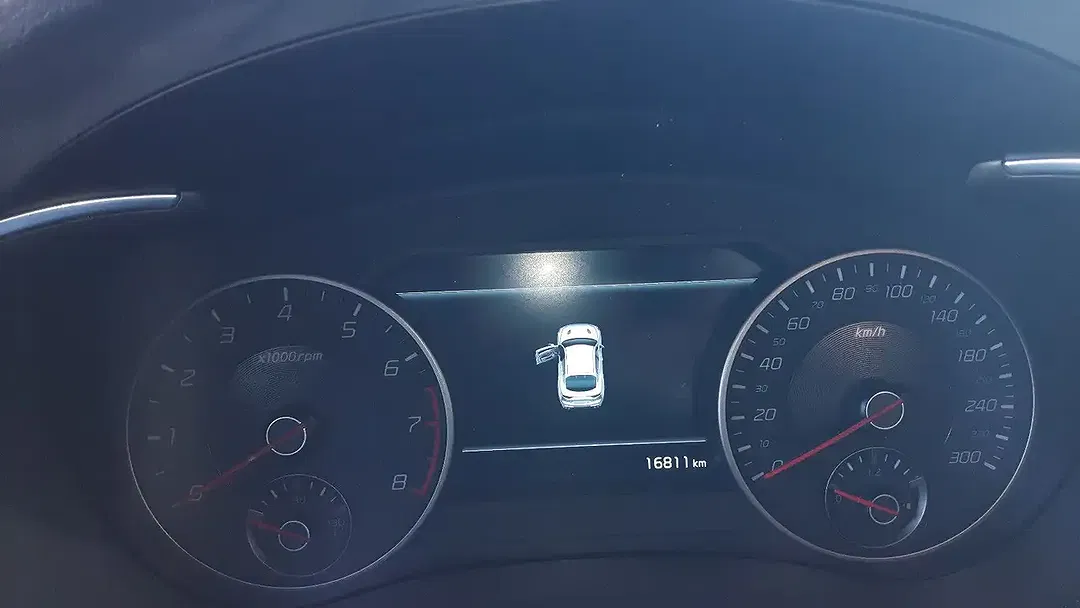 Kia Stinger - Thumbnail 11
