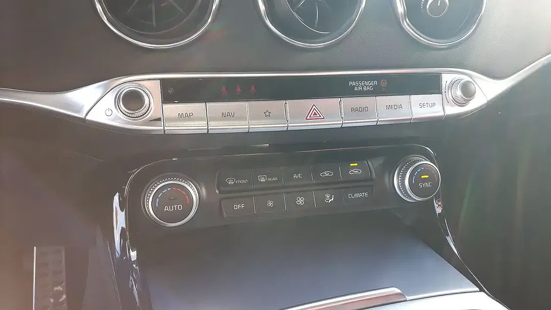 Kia Stinger - Thumbnail 13