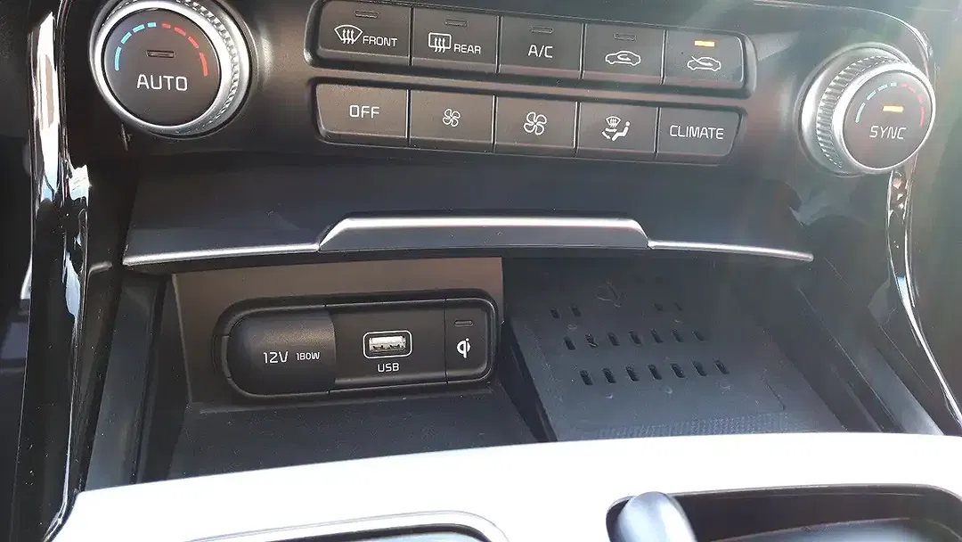 Kia Stinger - Thumbnail 14