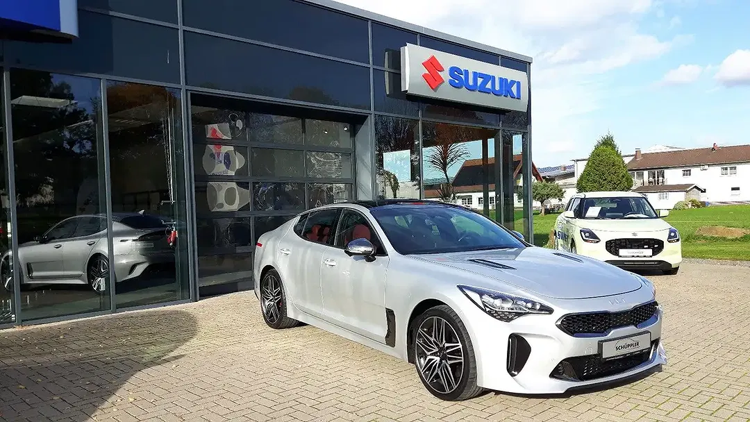 Kia Stinger - Thumbnail 3