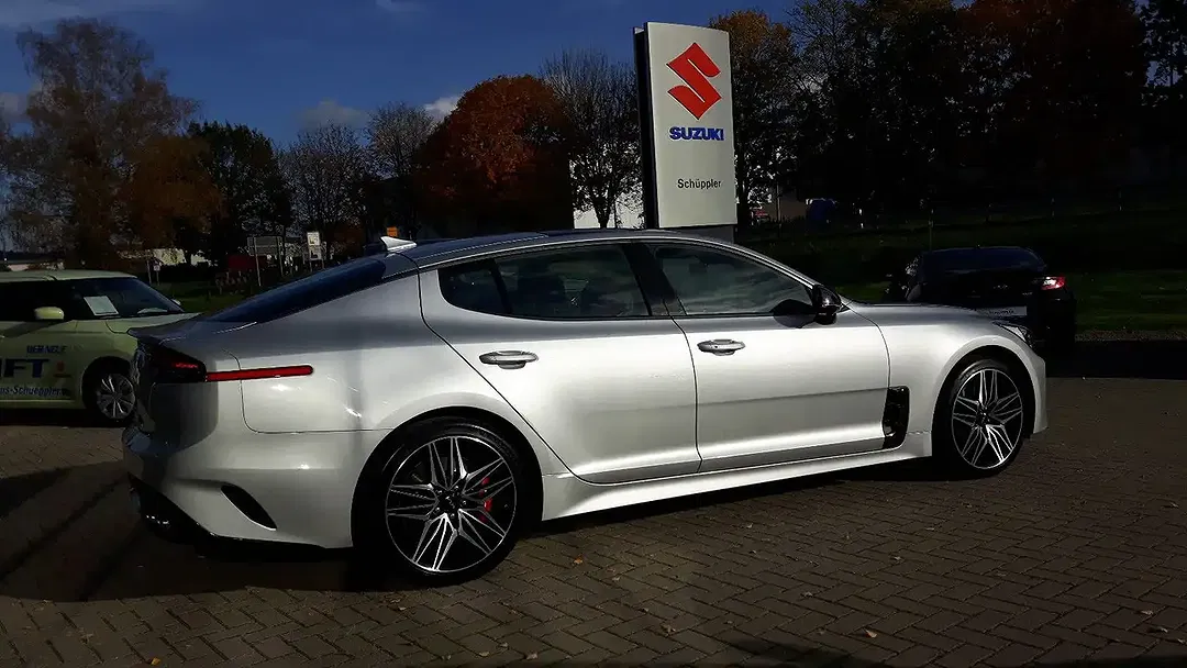 Kia Stinger - Thumbnail 4