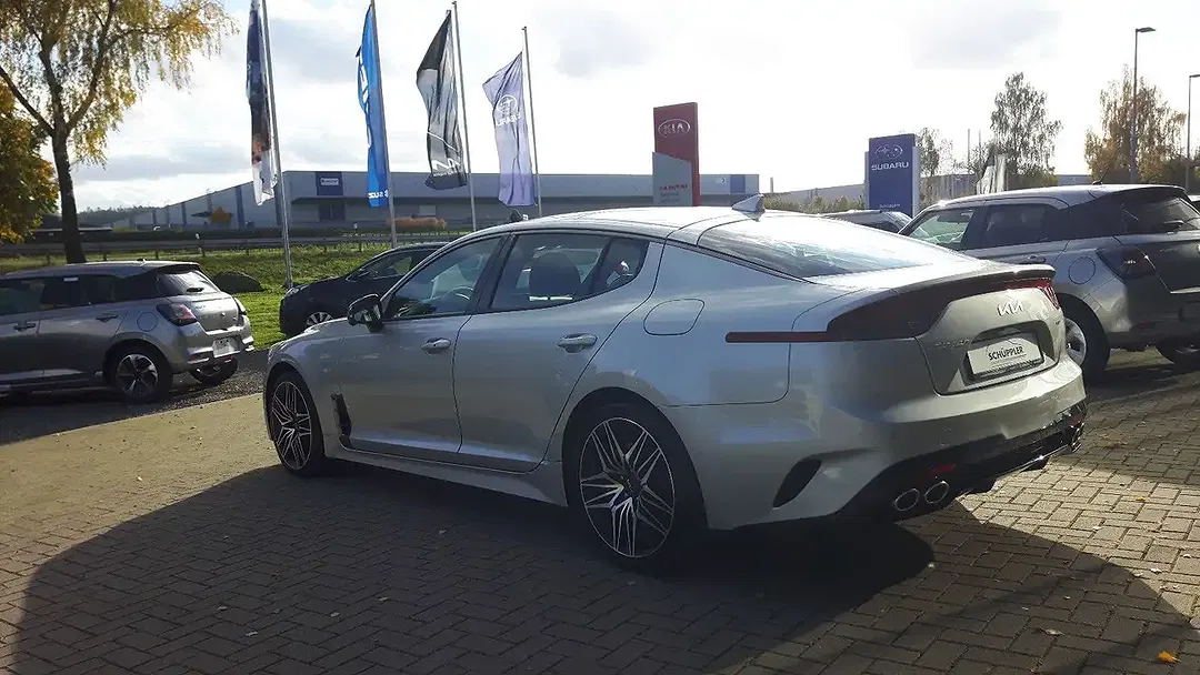 Kia Stinger - Thumbnail 5