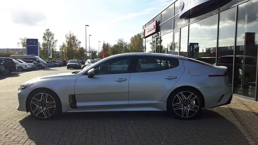 Kia Stinger - Thumbnail 6