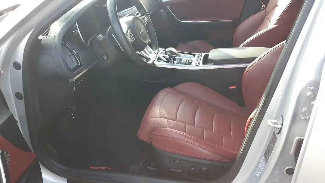Kia Stinger - Thumbnail 8