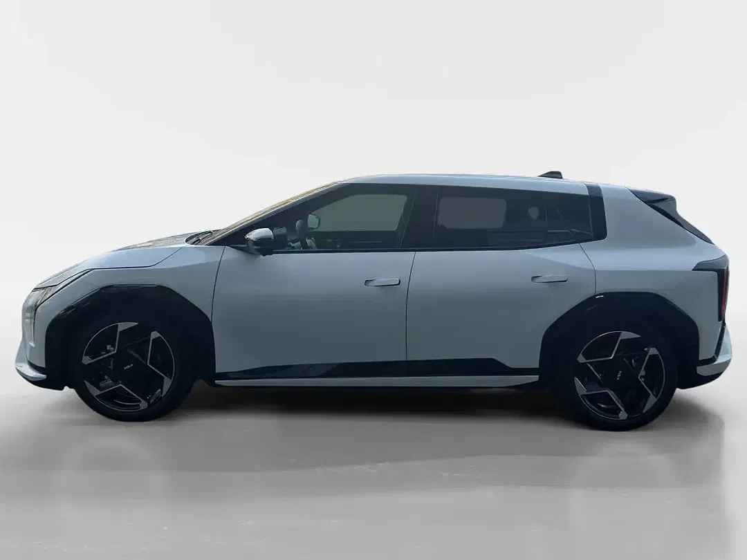 Kia EV4 - Thumbnail 3