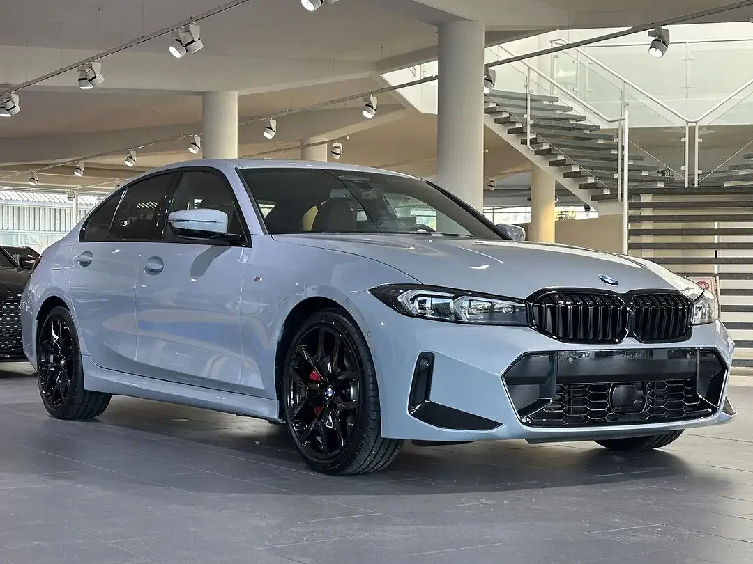 BMW 330 - Afbeelding 1