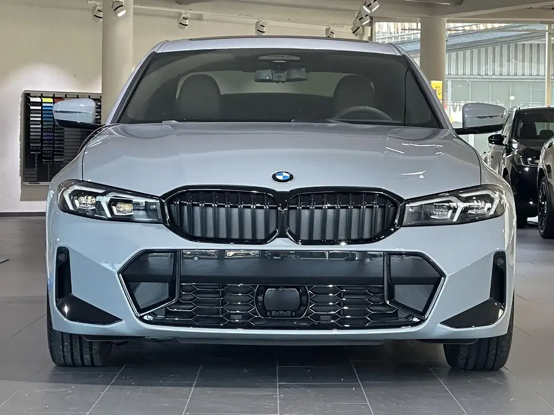 BMW 330 - Thumbnail 2