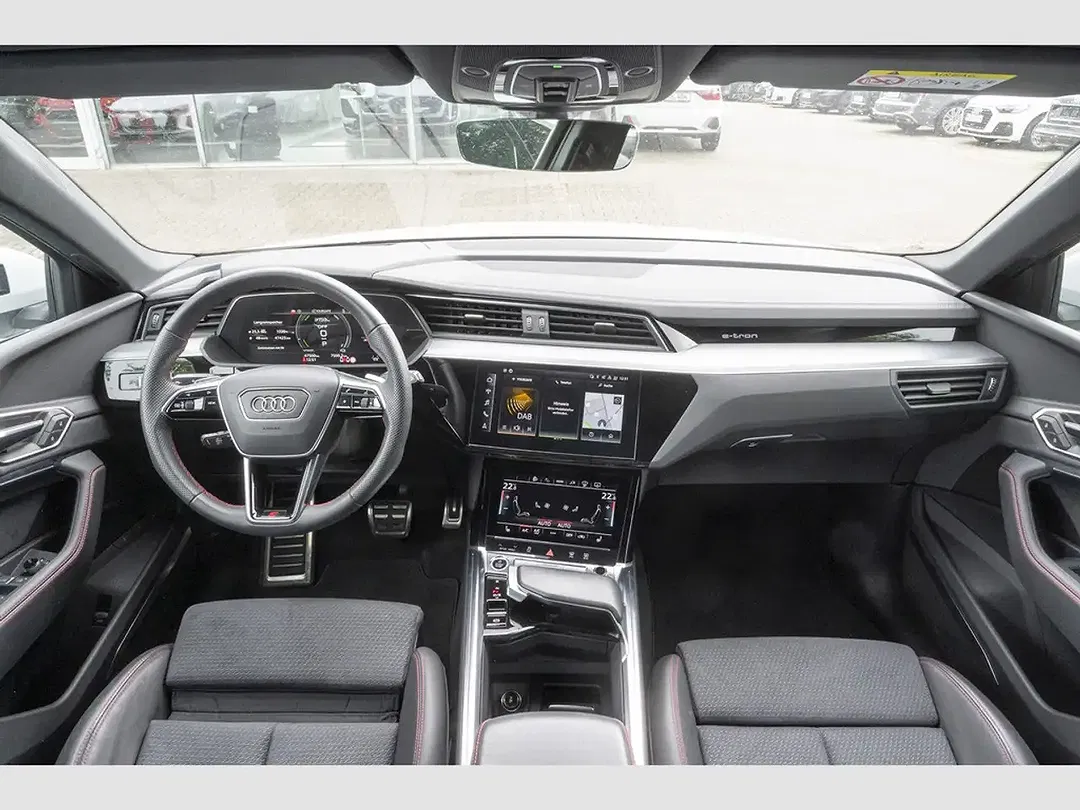 Audi Q8 - Thumbnail 11