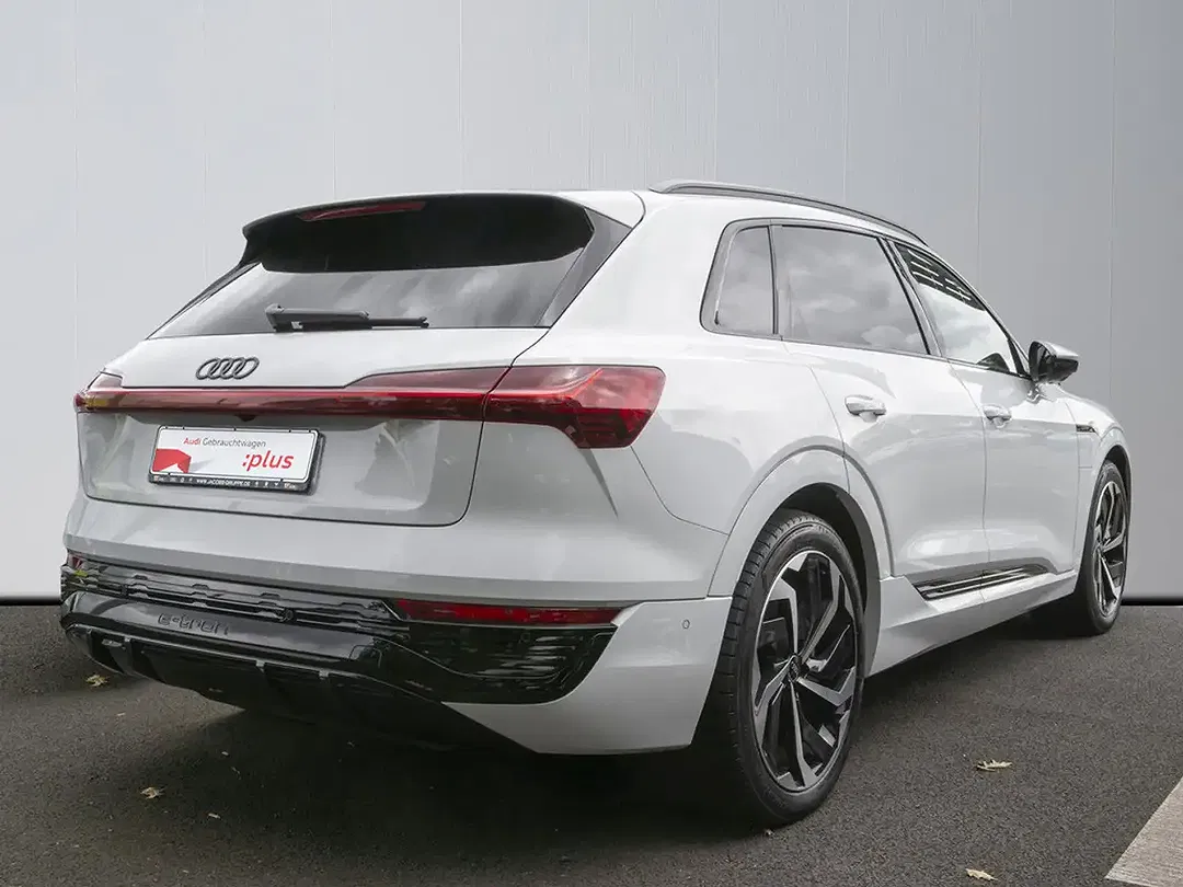 Audi Q8 - Thumbnail 3