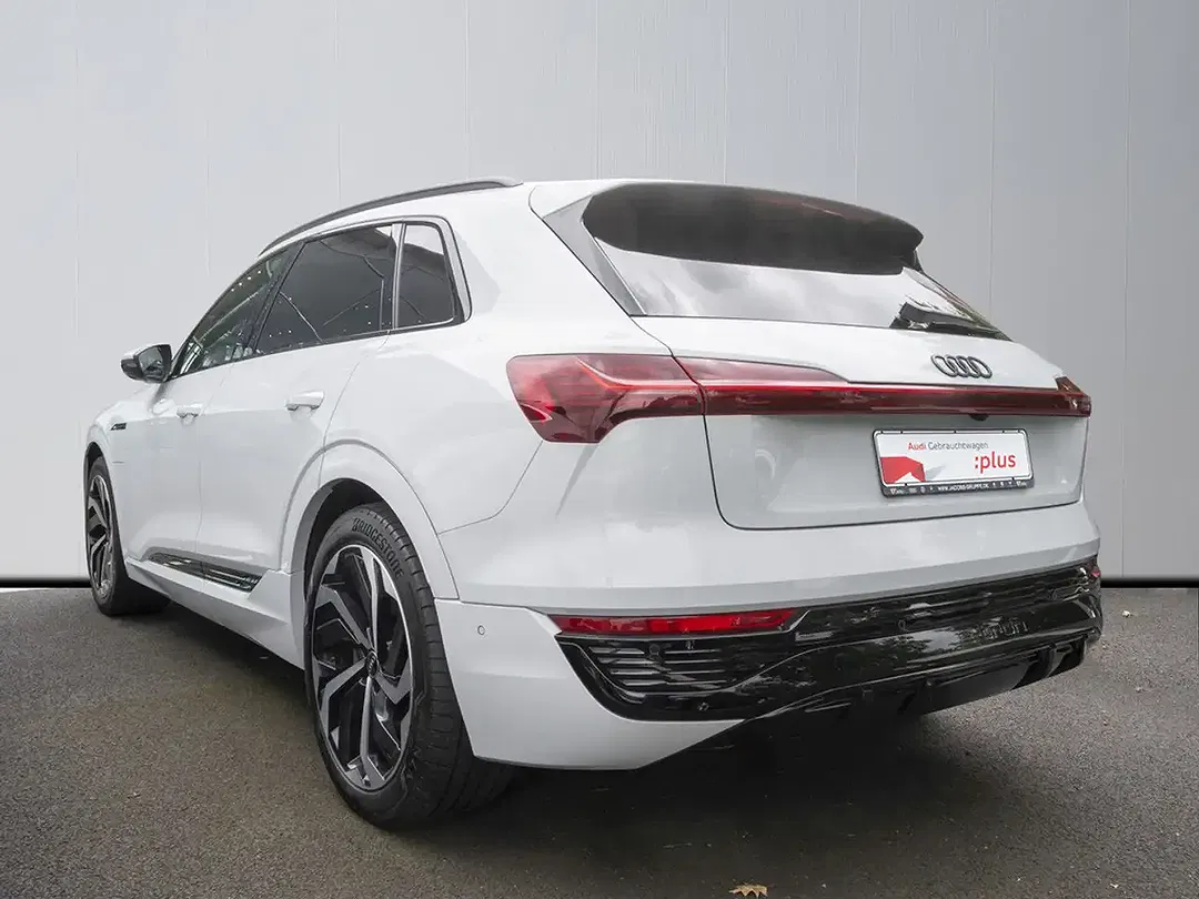Audi Q8 - Thumbnail 4