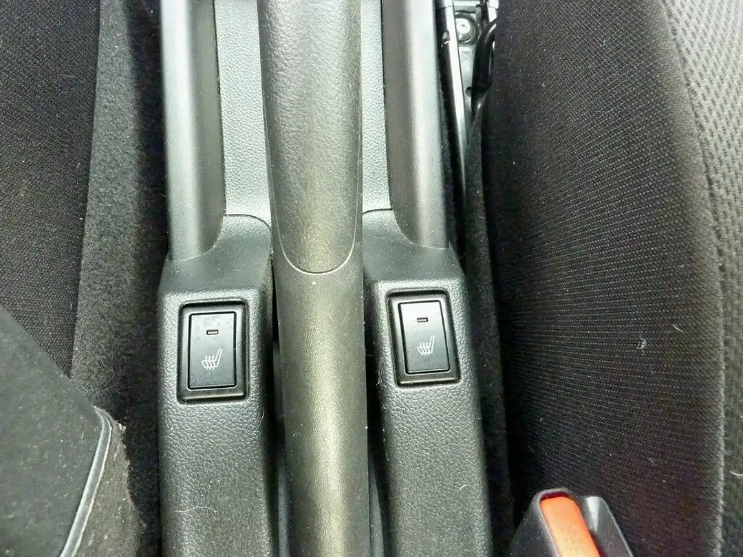 Suzuki Swift - Thumbnail 11