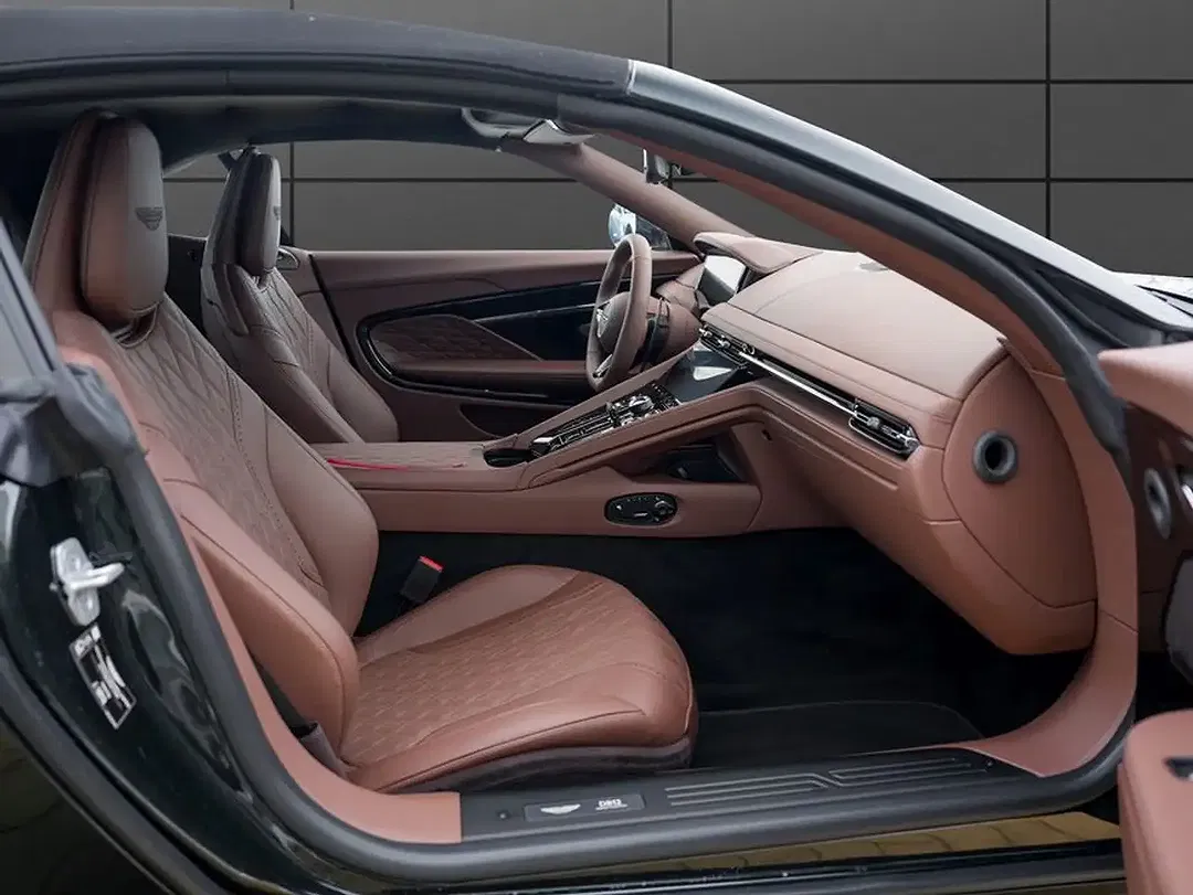 Aston Martin DB12 - Thumbnail 13